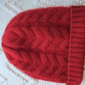 NWOT Hannah Rose Warm Red Cashmere Cableknit Beanie